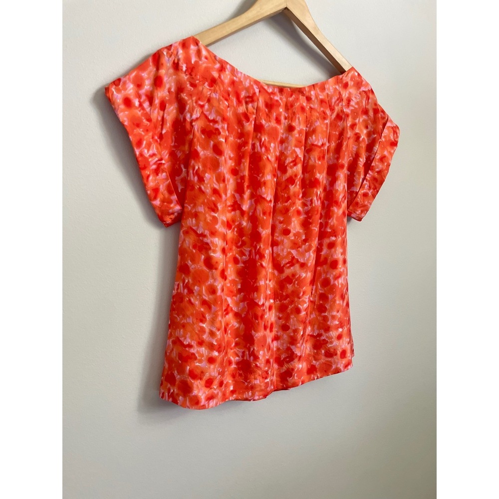 Banana Republic 100% Silk Short Sleeve Floral Blouse Top with Pleated Neckline - Picture 3 of 9